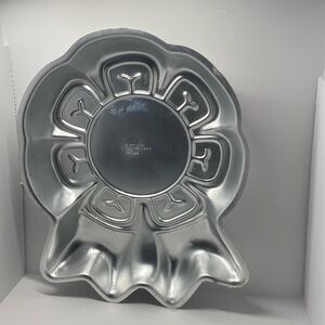 Wilton medal or medallion cake pan.  Nothing better than a Wilton.